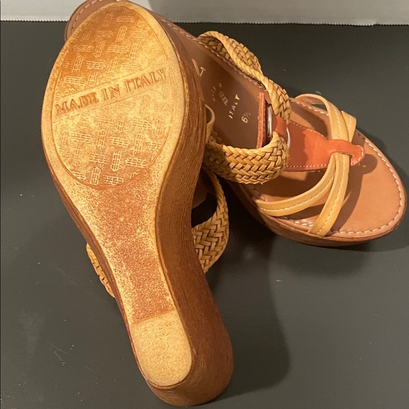 Italian Shoemakers Natural and Tan Wedge Sandals. Size 6 1/2 - Picture 6 of 9